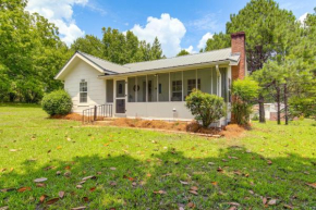 Charming Country Home with Yard - 14 Mi to Ole Miss!